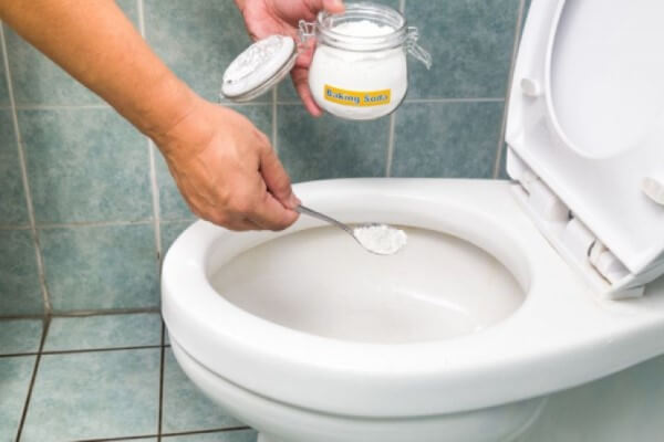 Baking soda and vinegar can help unblock a toilet